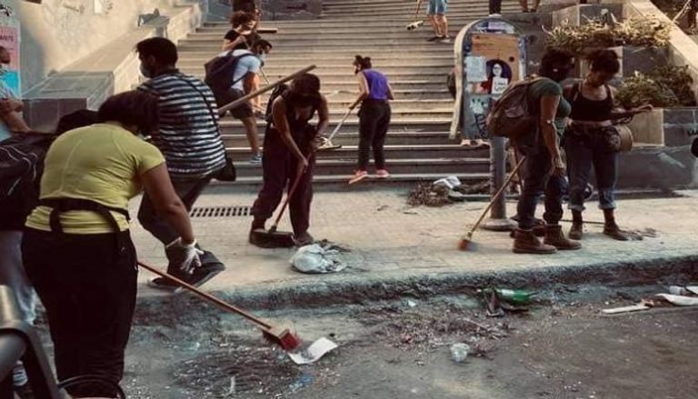 حملة لتنظيف الشوارع في بيروت 