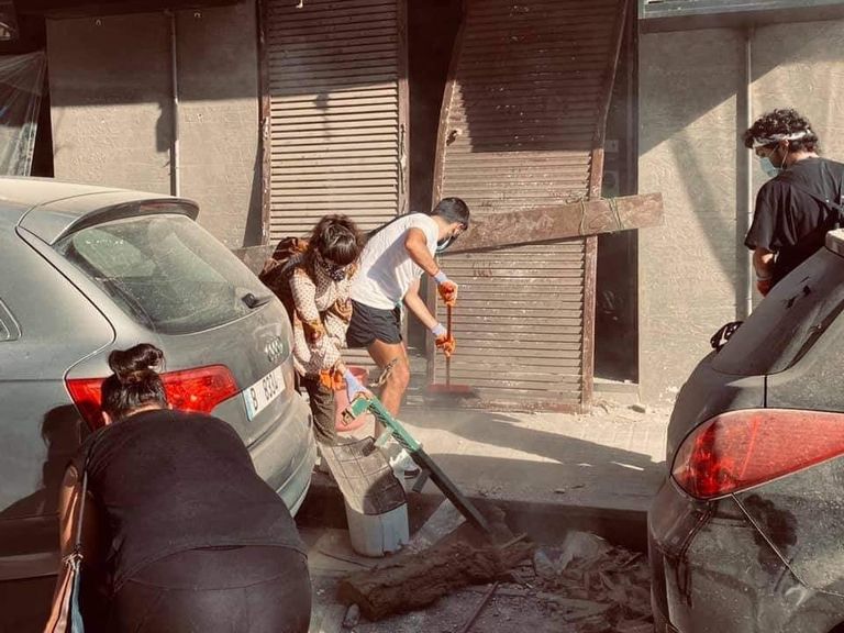 حملة لتنظيف الشوارع في بيروت 