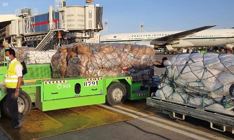 طائرة مساعدات سعودية إلى لبنان