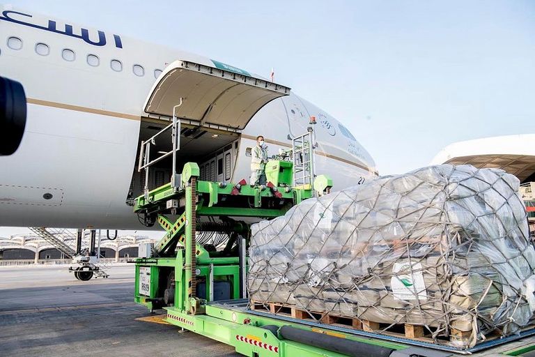 طائرة مساعدات سعودية إلى لبنان