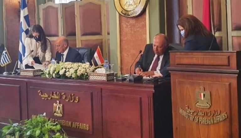 جانب من توقيع وزيري خارجية مصر واليونان على اتفاقية تعيين الحدود