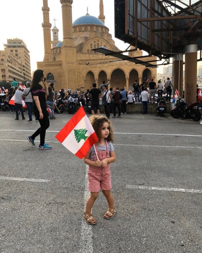 الطفلة ألكسندرا نجار، التي وصفوها بـ"فراشة بيروت" الطفلة ألكسندرا نجار