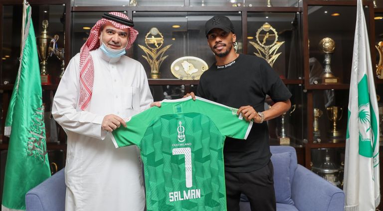 سلمان المؤشر لاعب الأهلي السعودي