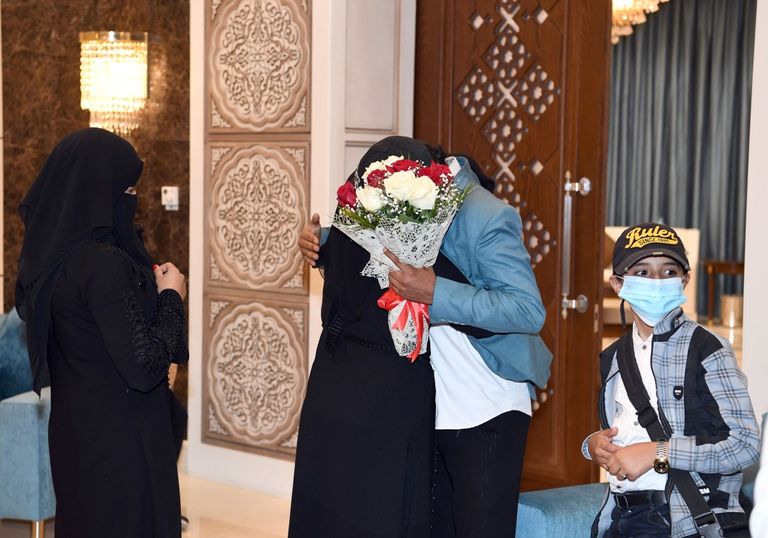 العائلة اليمنية اليهودية في صورة جماعية بعد فراق 15 عاما