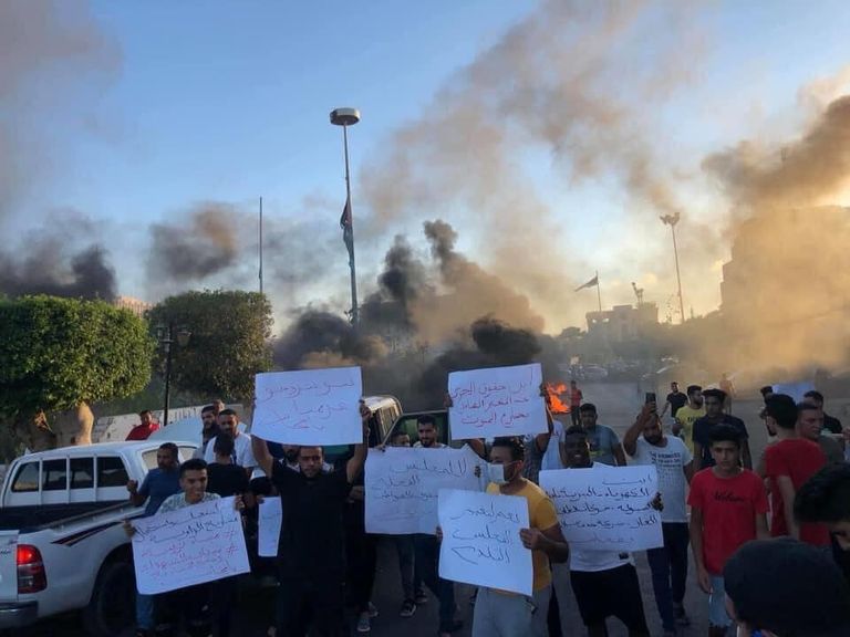احتجاجات شعبية بطرابلس والزاوية الليبيتين