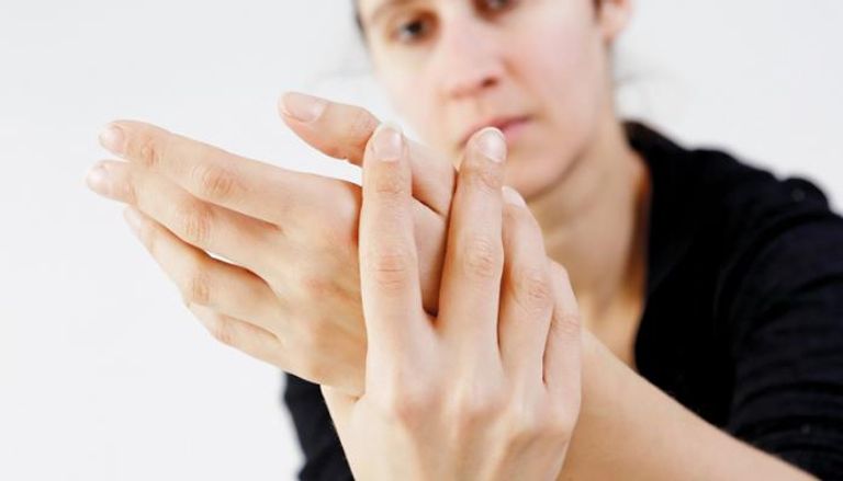 الروماتيزم عادة ما يبدأ في أصابع اليدين