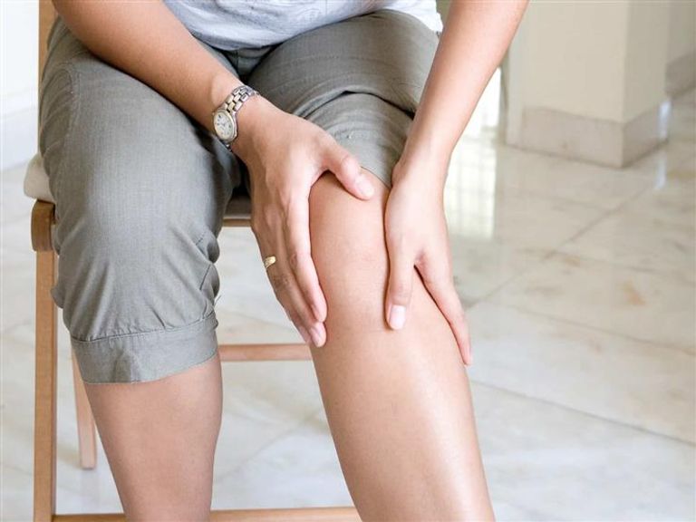 الإصابة بالروماتيزم - تعبيرية الروماتيزم عادة ما يبدأ في أصابع اليدين