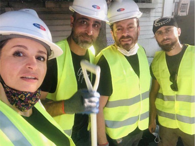 مايا دياب تشارك في تنظيف شوارع بيروت