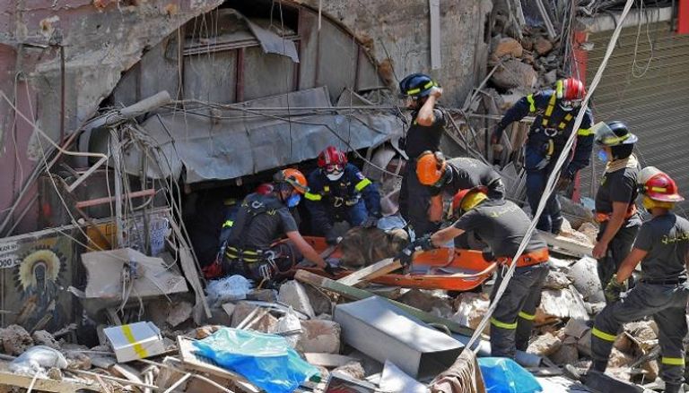 عمال الإنقاذ يواصلون البحث تحت ركام مرفأ بيروت عن ناجين