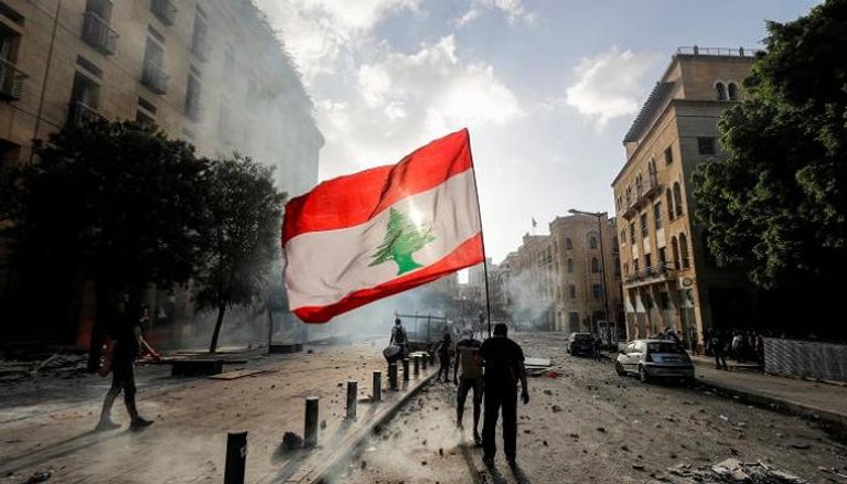 الشارع اللبناني يغلي بعد تفجير مرفأ بيروت