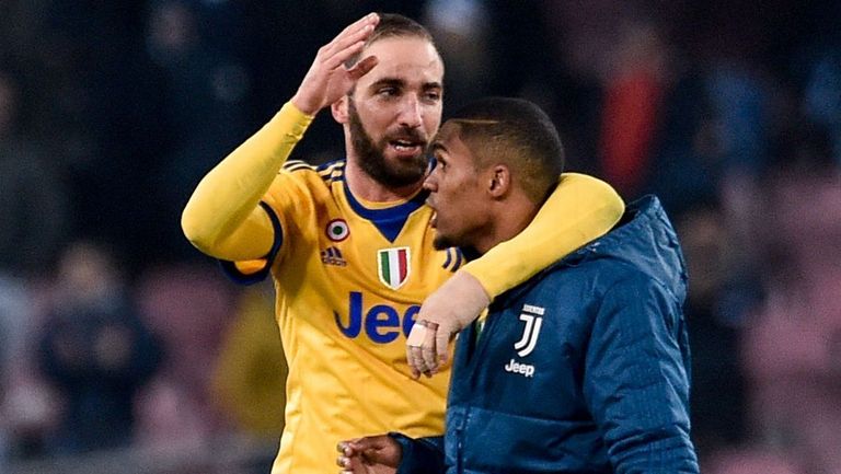 دوجلاس كوستا وجونزالو هيجوايين لاعبا يوفنتوس أندريا بيرلو مدرب يوفنتوس الجديد