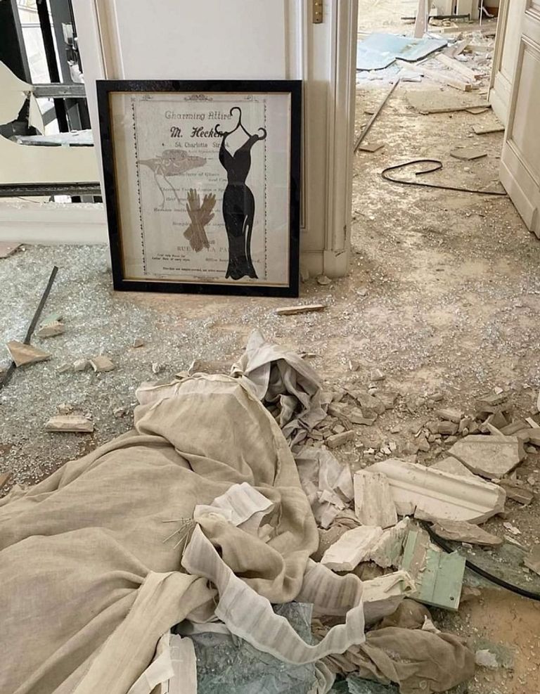 الدمار الذي لحق بدار أزياء المصمم زهير مراد