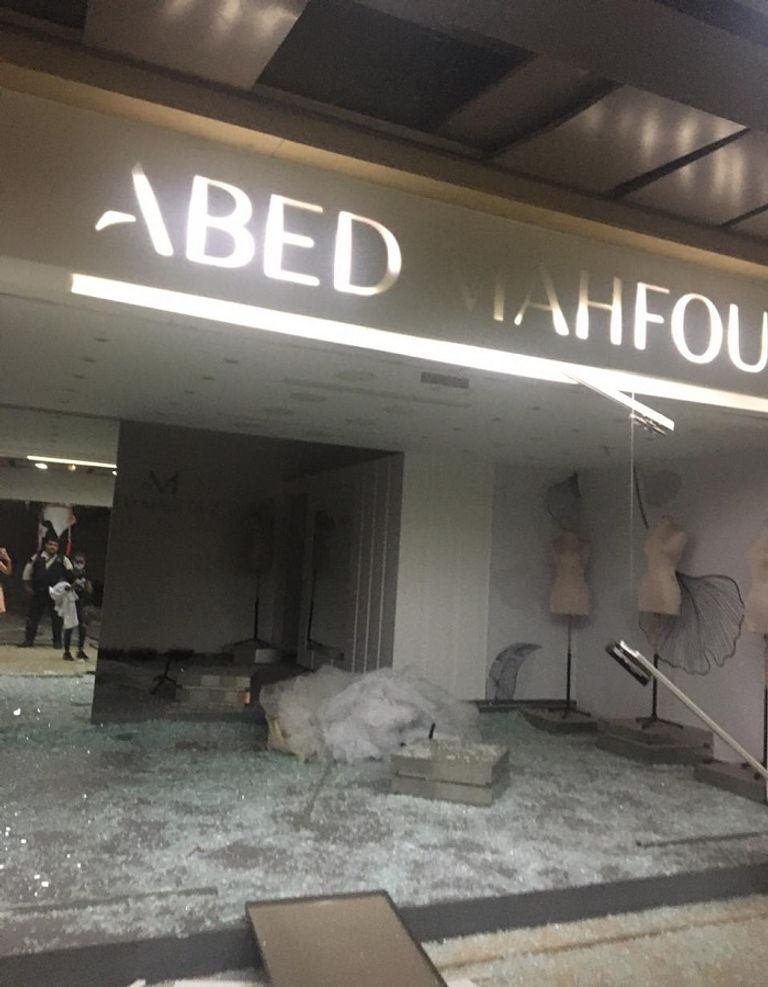 الدمار الذي لحق بدار أزياء المصمم زهير مراد