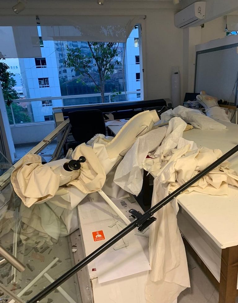 الدمار الذي لحق بدار أزياء المصمم زهير مراد