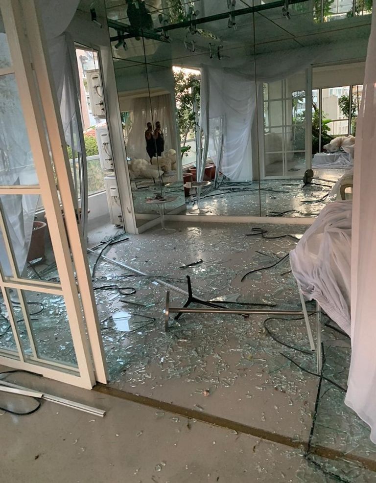 الدمار الذي لحق بدار أزياء المصمم زهير مراد