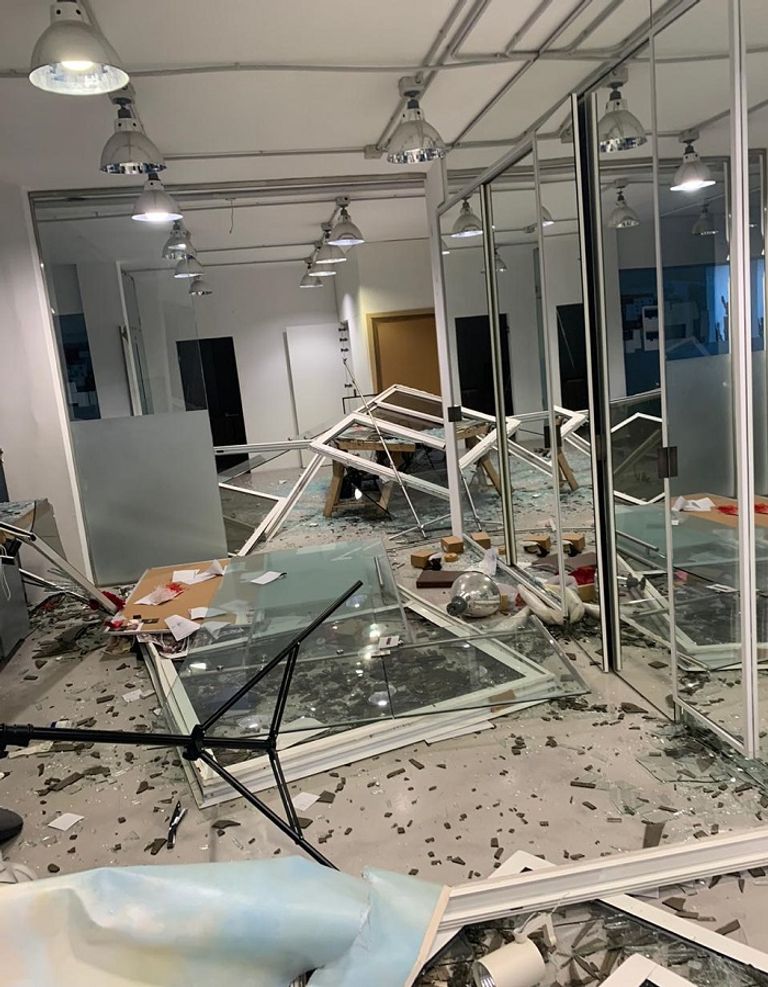 الدمار الذي لحق بدار أزياء المصمم زهير مراد