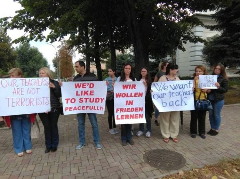 مظاهرة في مولدوفا تطالب بإعادة المعلمين الذين اختطفتهم المخابرات التركية 
