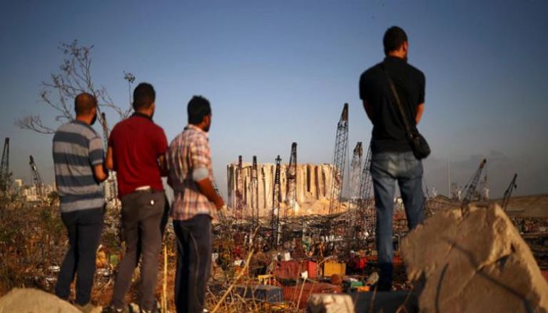 الرئيس اللبناني ميشال عون ورئيس الوزراء المستقيل حسان دياب