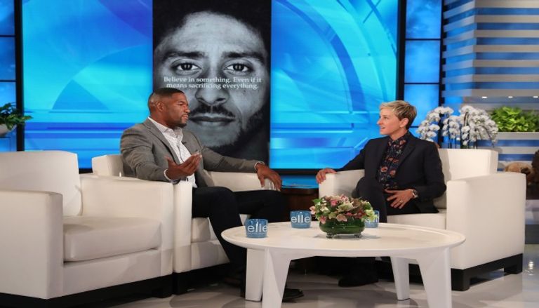 المذيعة إيلين دي جينيريس خلال تقديمها حفل أوسكار