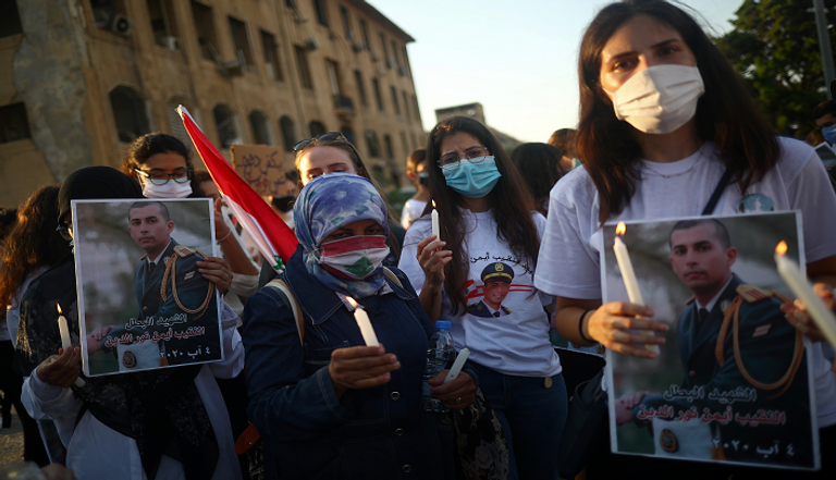 وقفة بالشموع تضامنا مع ضحايا بيروت