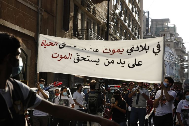 وقفة بالشموع تضامنا مع ضحايا بيروت