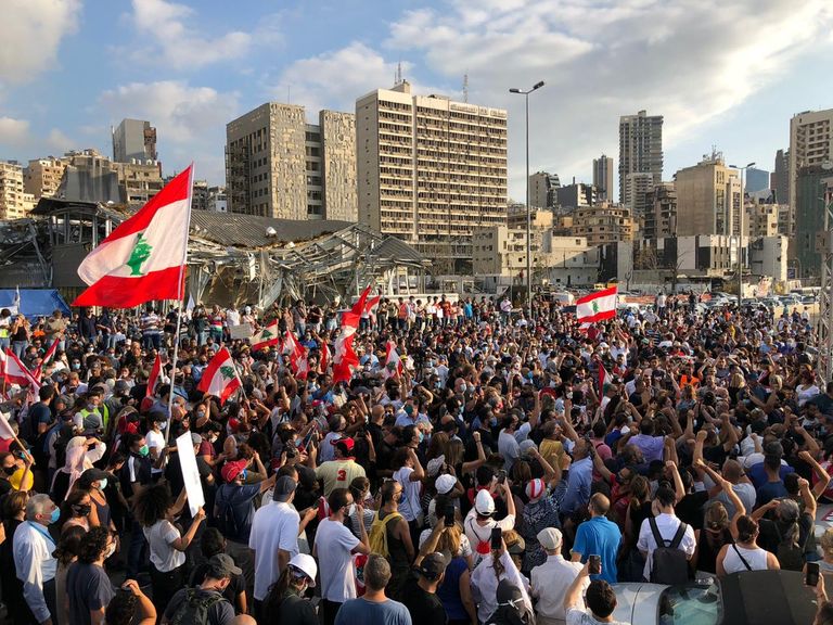 وقفة بالشموع تضامنا مع ضحايا بيروت