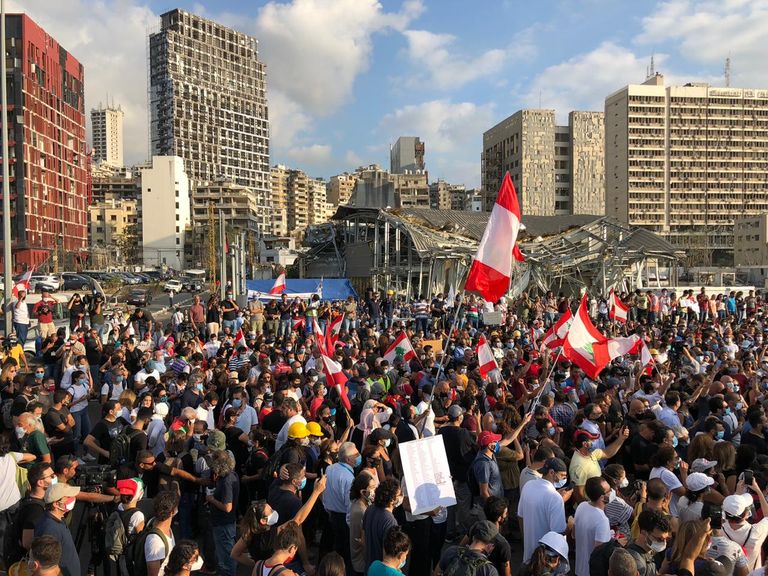 وقفة بالشموع تضامنا مع ضحايا بيروت