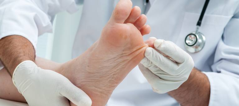 شخص يخضع لتحليل السكري