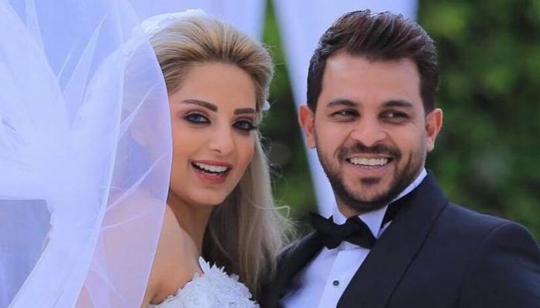 محمد رشاد ومي حلمي خلال حفل زفافهما
