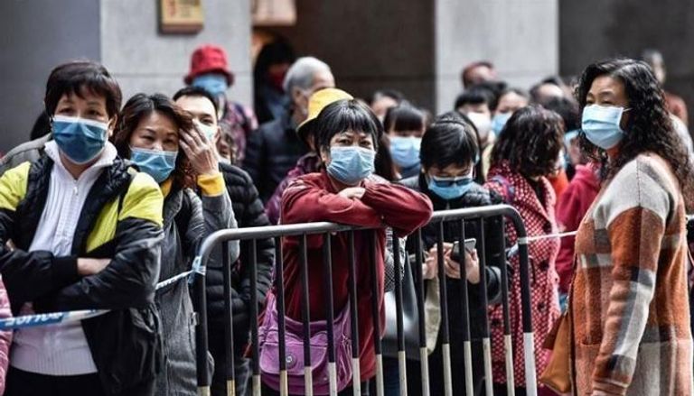 صينيون يرتدون الكمامة خشية الإصابة بفيروس كورونا - أرشيفية