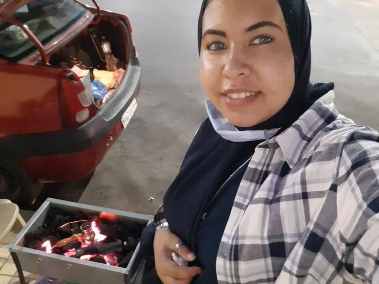 ريم محمد تلتقط سيلفي مع الطلاب