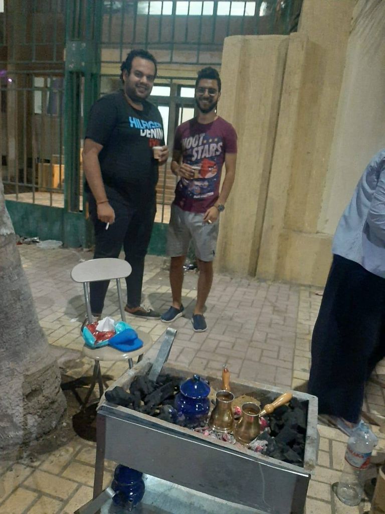 ريم محمد تلتقط سيلفي مع الطلاب