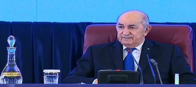 جانب من لقاء الرئيس الجزائري مع المحافظين