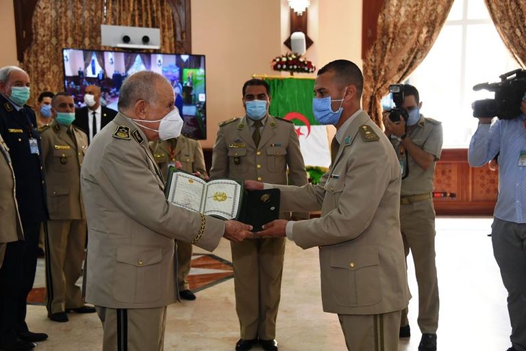 قائد الجيش الجزائري بالمدرسة العليا الحربية في العاصمة