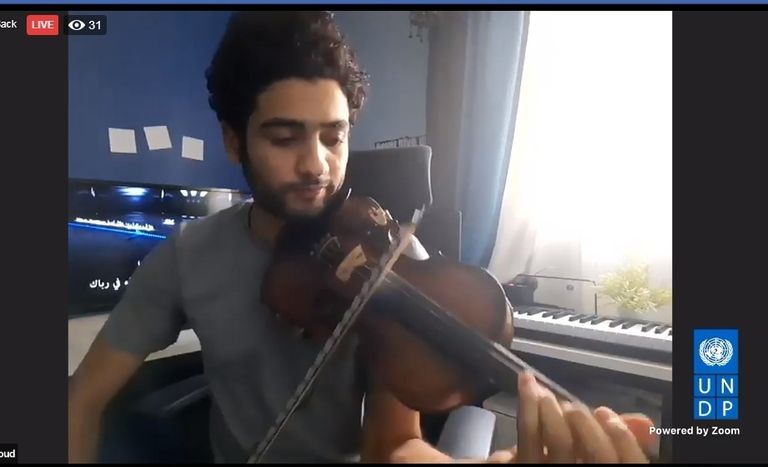 مشاركون بمبادرة مستورة لتقديم المساعدة لمتضرري كورونا 