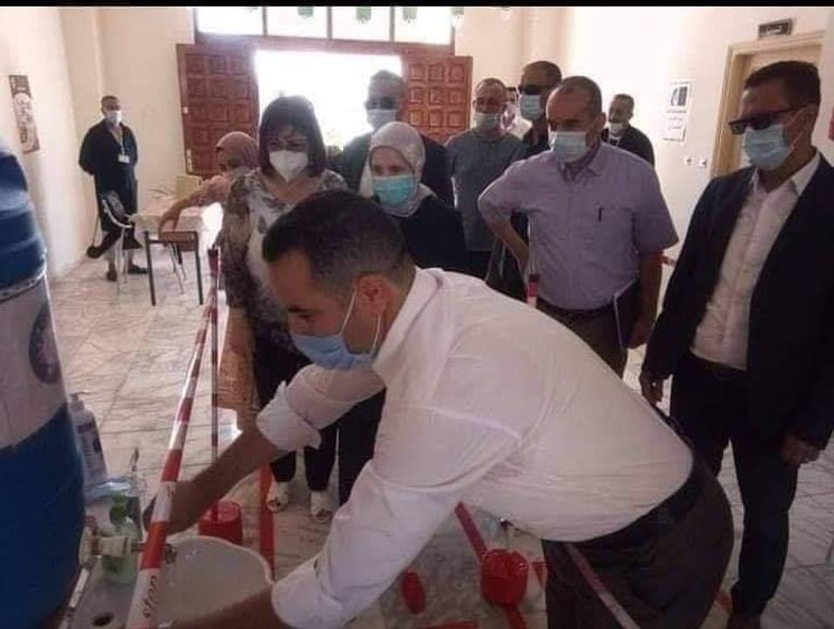 محافظة ولاية جزائرية تدشن برميلا لغسل اليدين يثير سخرية عارمة