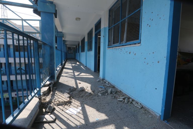 الصاروخ يخترق جدار المدرسة