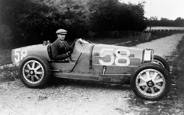 الطراز العام بأول محرك ذو 8 اسطوانات أول طراز يطرح بمحرك flat-12