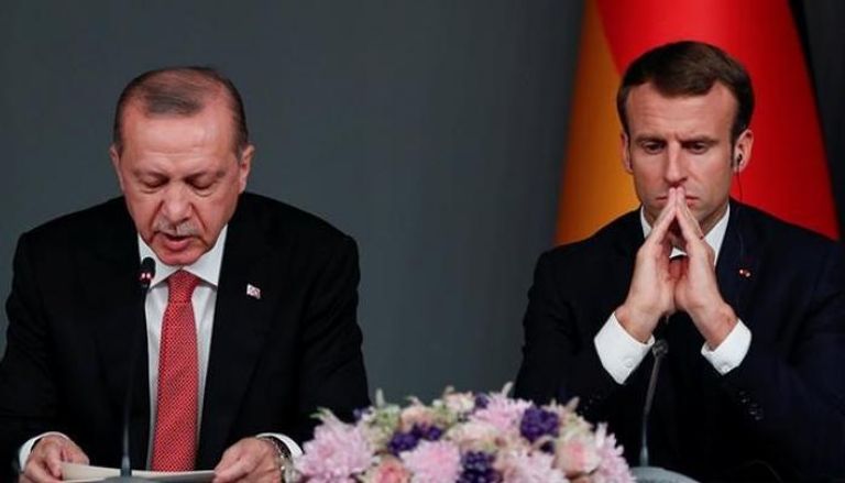 ماكرون يطالب تركيا بوقف التنقيب عن الغاز بالبحر المتوسط