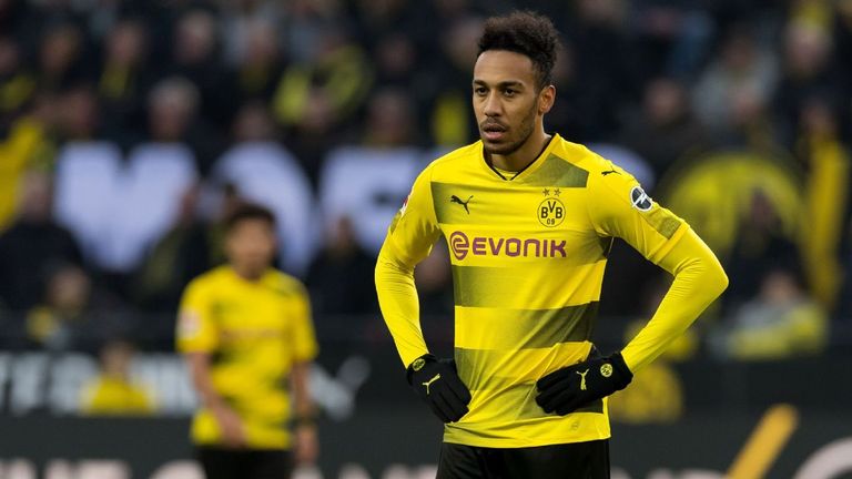 أوباميانج مهاجم دورتموند السابق وأرسنال الحالي جادون سانشو نجم بروسيا دورتموند