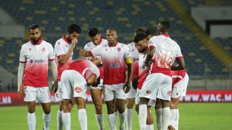 الوداد قد يعترض على إلغاء الدوري المغربي مع اقترابه من الصدارة ممثلة للسلطات المحلية تتدخل لإيقاف إحدى مباريات الدوري المغربي بسبب كورونا
