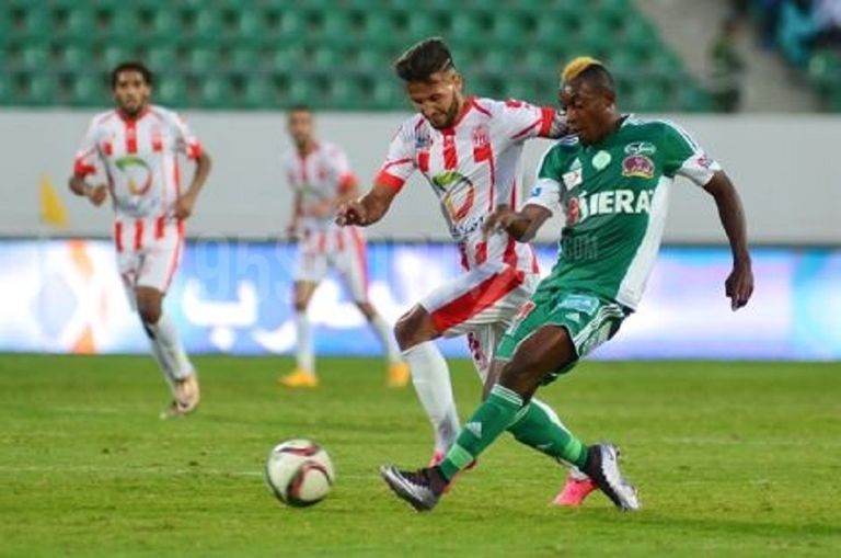 من مواجهة الرجاء وحسنية أغادير بالدوري المغربي ممثلة للسلطات المحلية تتدخل لإيقاف إحدى مباريات الدوري المغربي بسبب كورونا