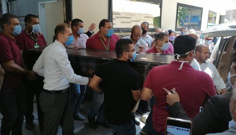 نقل جثمان شويكار من المستشفى إلى مقابر الأسرة بمدينة السادس من أكتوبر
