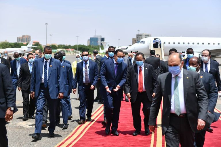 جانب من لقاء رئيسي وزراء مصر والسودان