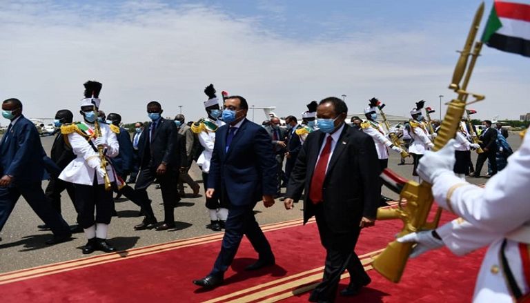 جانب من لقاء رئيسي وزراء مصر والسودان