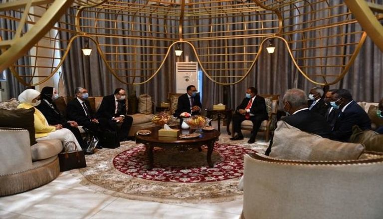 جانب من لقاء رئيسي وزراء مصر والسودان