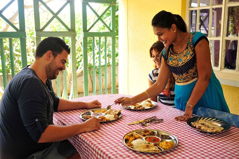 مطبخ محلي في وجهات السفر 8 قواعد للسفر الواعي