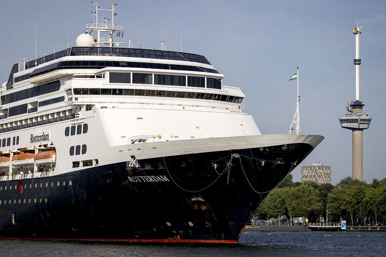 سفينة الرحلات MS Rotterdam of the Holland America Line على رصيف Wilhelminakade في روتردام - أ ف ب السفينة إم إس سي غرانديوزا