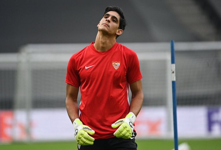 النجم المغربي المتألق ياسين بونو حارس إشبيلية النجم المغربي المتألق ياسين بونو حارس إشبيلية