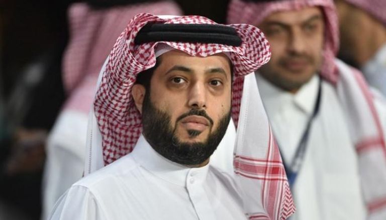 تركي آل الشيخ رئيس نادي ألميريا الإسباني كيكي سيتين مدرب برشلونة